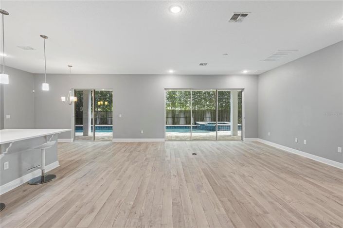 Image No.21-7 Bed Property for sale