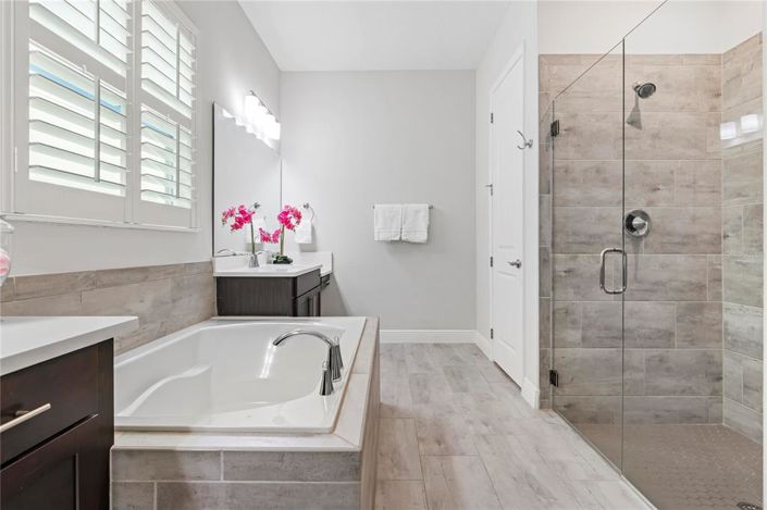 Image No.24-7 Bed Property for sale