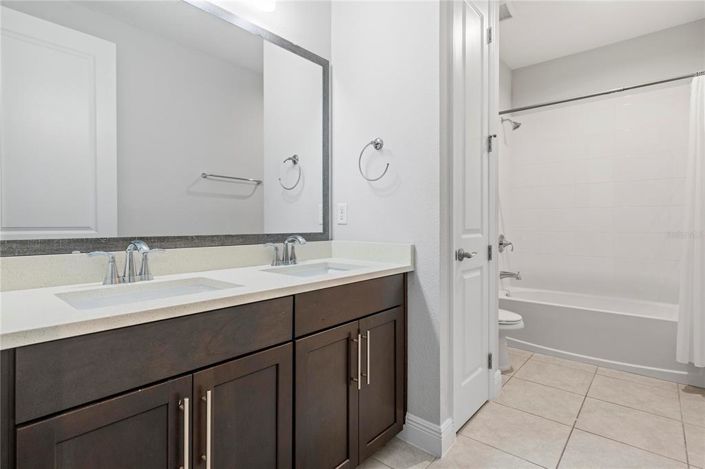 Image No.40-7 Bed Property for sale