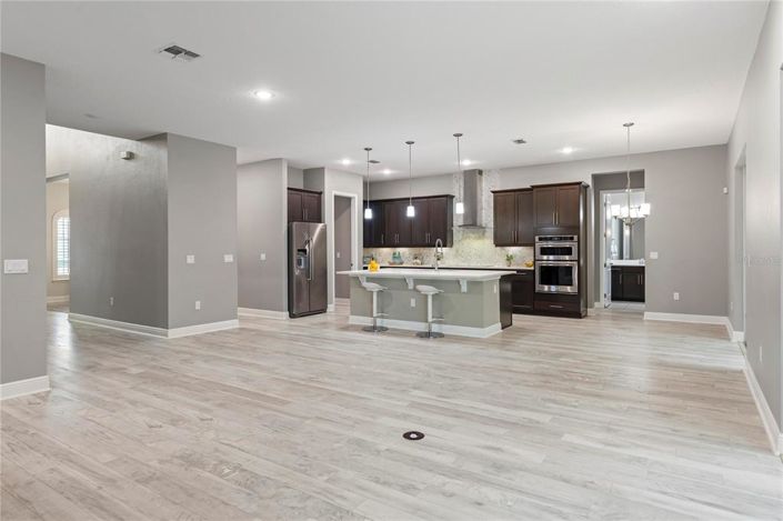 Image No.9-7 Bed Property for sale