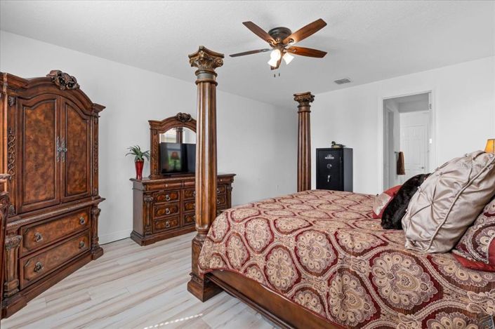 Image No.15-3 Bed Property for sale