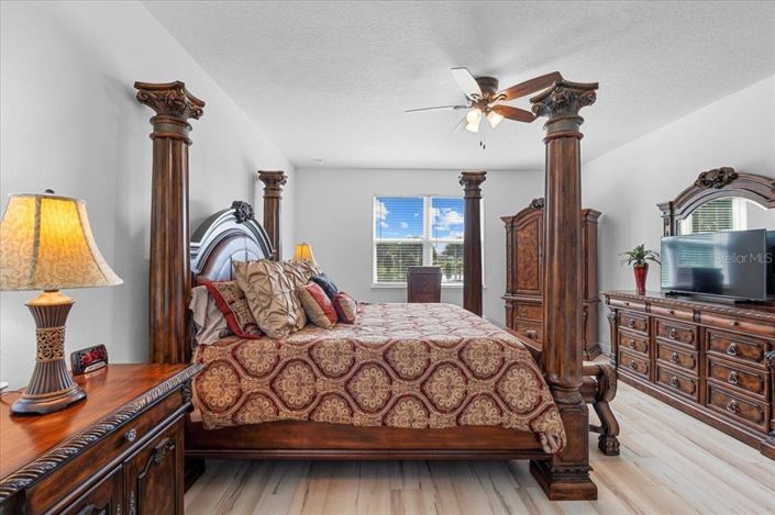 Image No.17-3 Bed Property for sale