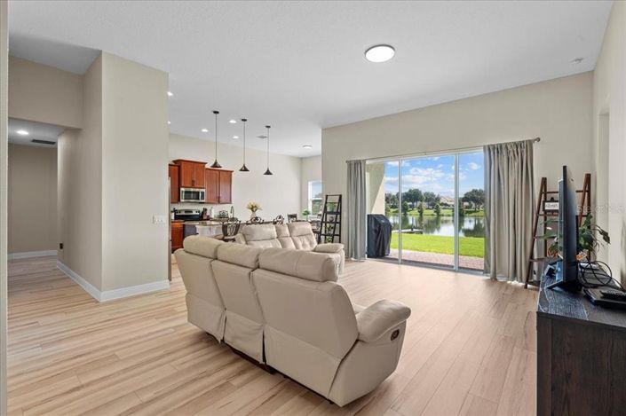 Image No.6-3 Bed Property for sale