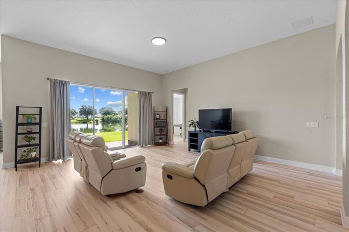 Image No.7-3 Bed Property for sale