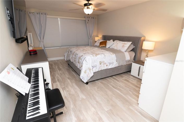 Image No.27-5 Bed Property for sale