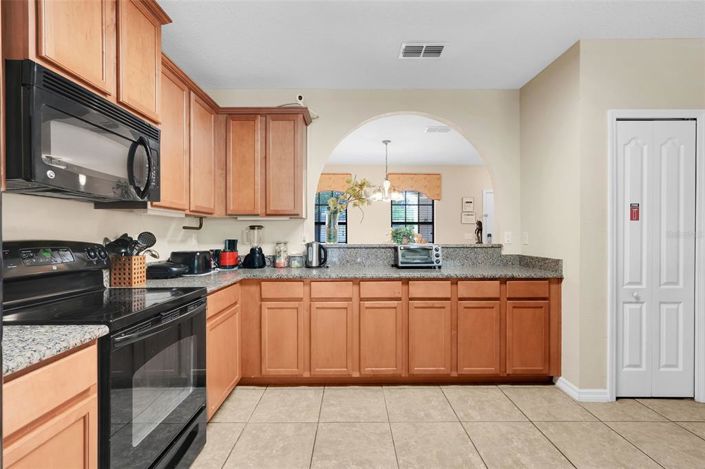 Image No.10-6 Bed Property for sale