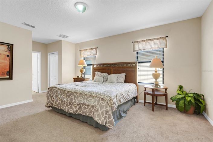 Image No.17-6 Bed Property for sale