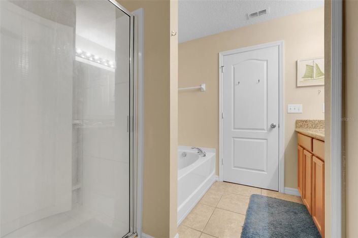 Image No.19-6 Bed Property for sale