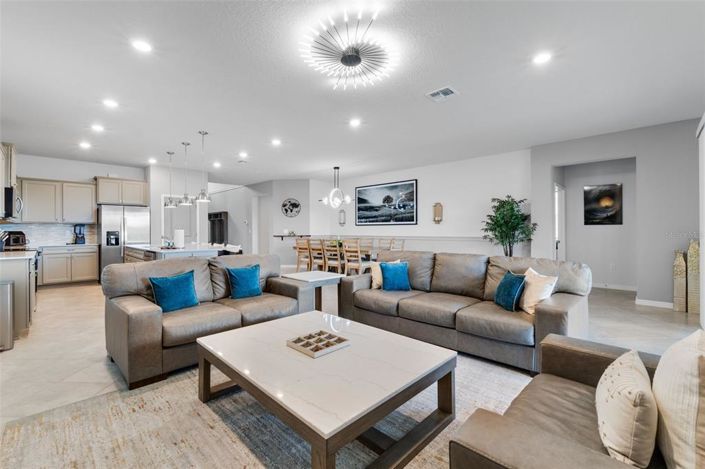 Image No.10-8 Bed Property for sale