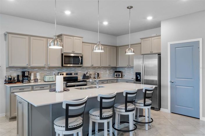 Image No.12-8 Bed Property for sale