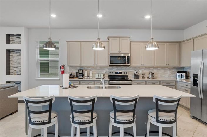 Image No.13-8 Bed Property for sale