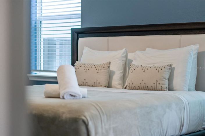 Image No.36-8 Bed Property for sale