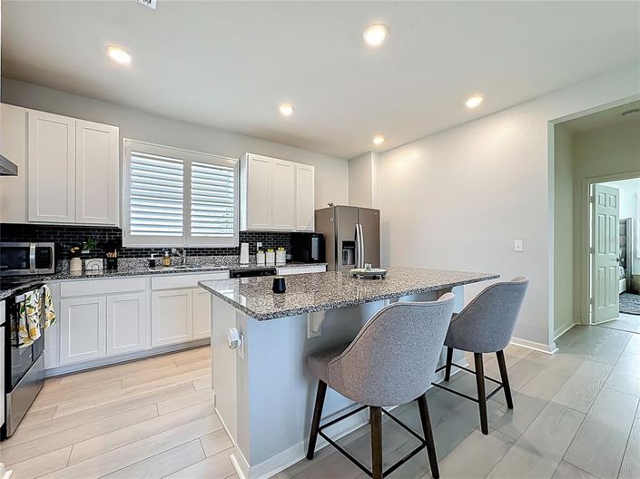 Image No.10-3 Bed Property for sale