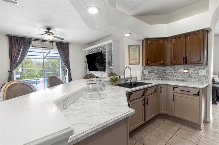 Image No.15-5 Bed Property for sale