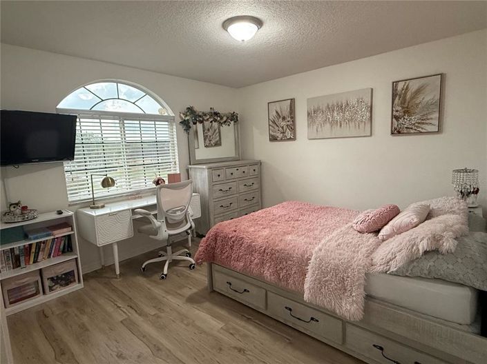 Image No.38-5 Bed Property for sale