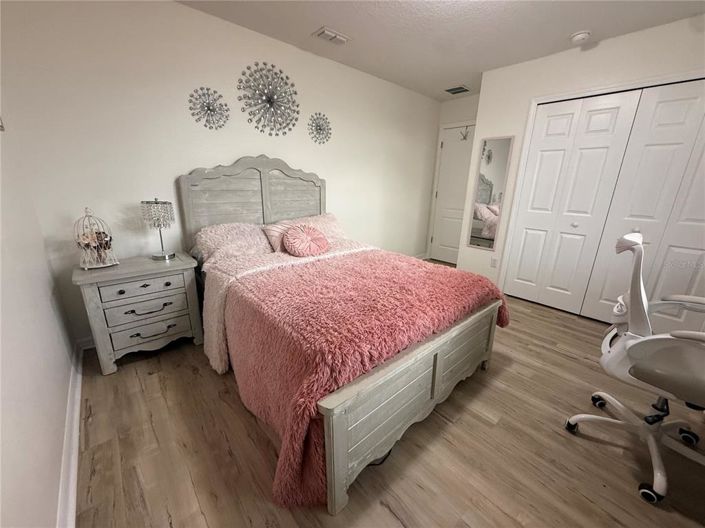 Image No.40-5 Bed Property for sale