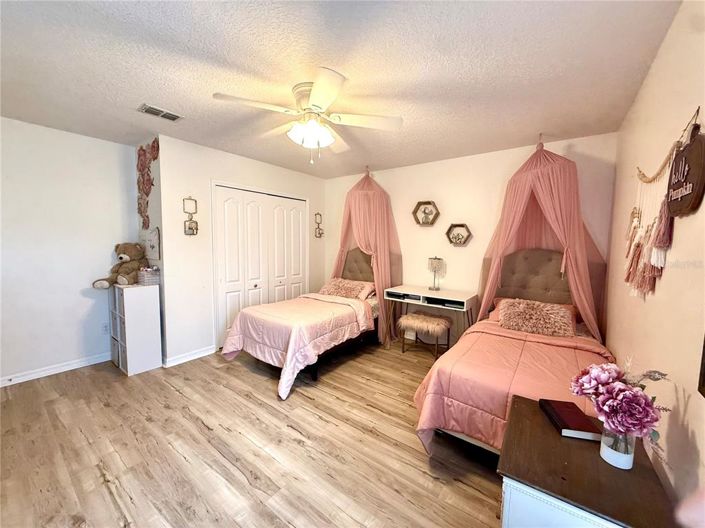 Image No.51-5 Bed Property for sale