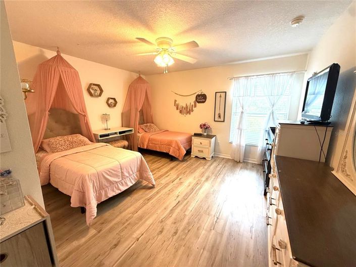 Image No.53-5 Bed Property for sale