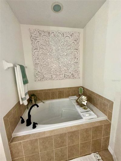 Image No.64-5 Bed Property for sale