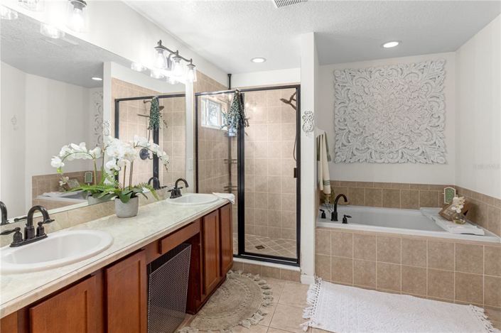 Image No.67-5 Bed Property for sale