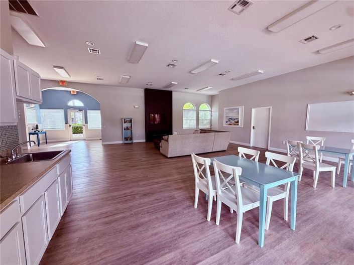 Image No.94-5 Bed Property for sale