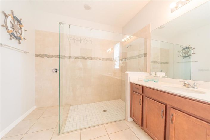 Image No.14-5 Bed Property for sale