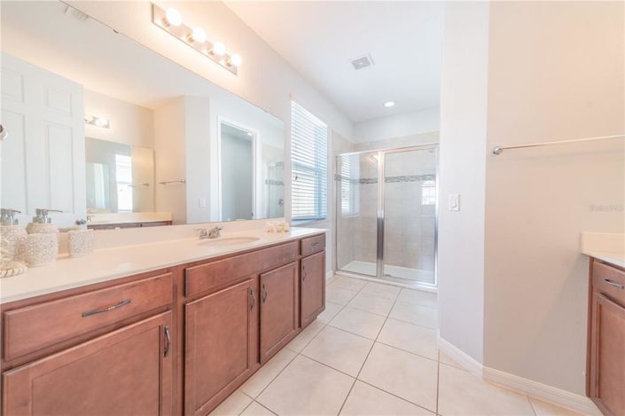 Image No.24-5 Bed Property for sale