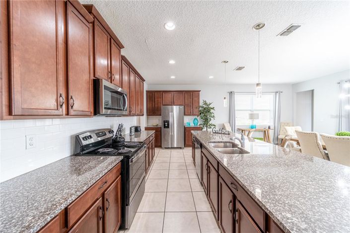 Image No.5-5 Bed Property for sale