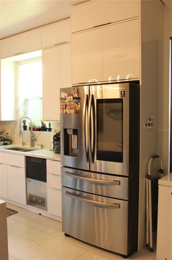 Image No.10-5 Bed Property for sale