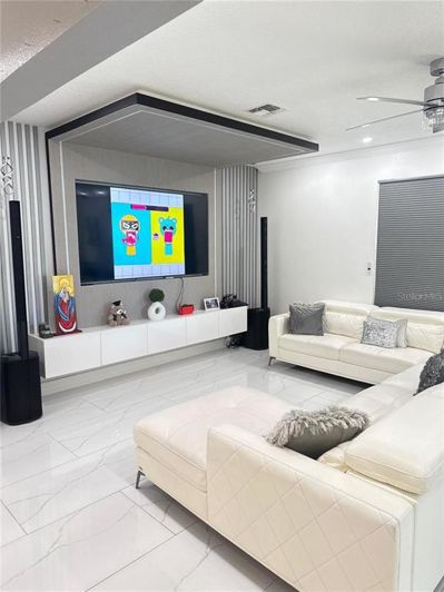 Image No.17-5 Bed Property for sale