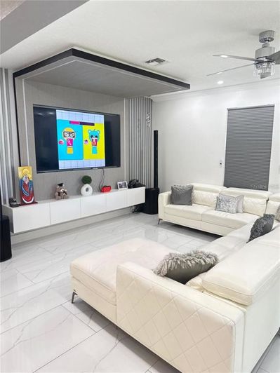 Image No.19-5 Bed Property for sale