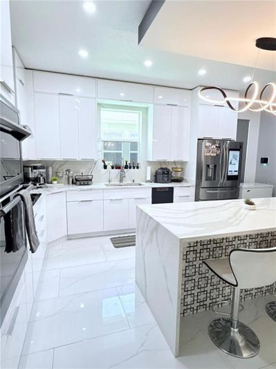 Image No.21-5 Bed Property for sale