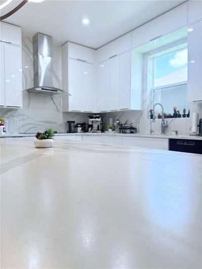 Image No.23-5 Bed Property for sale