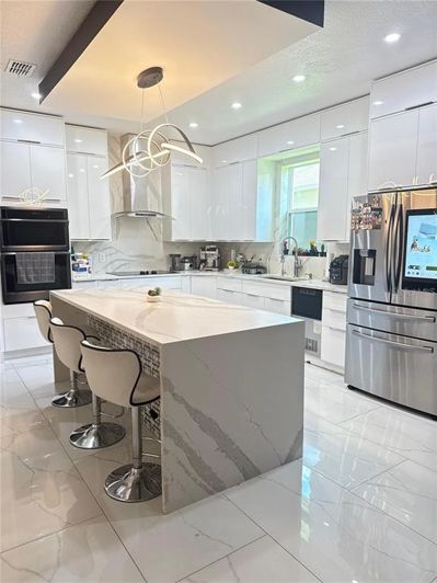 Image No.24-5 Bed Property for sale