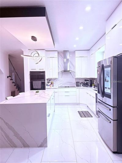 Image No.25-5 Bed Property for sale