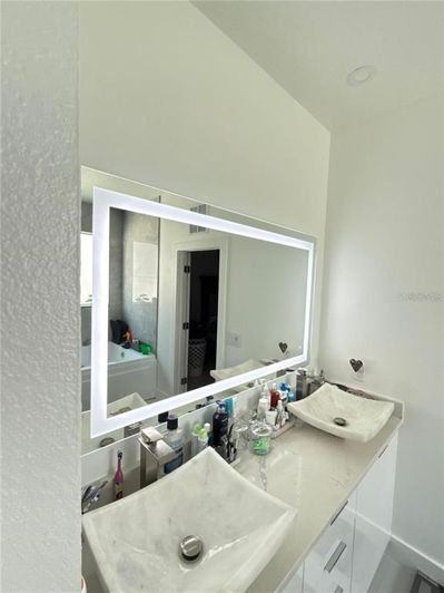 Image No.26-5 Bed Property for sale