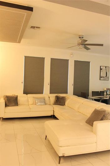 Image No.9-5 Bed Property for sale