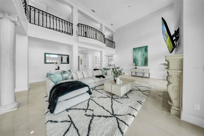 Image No.10-5 Bed Property for sale