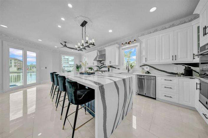 Image No.20-5 Bed Property for sale