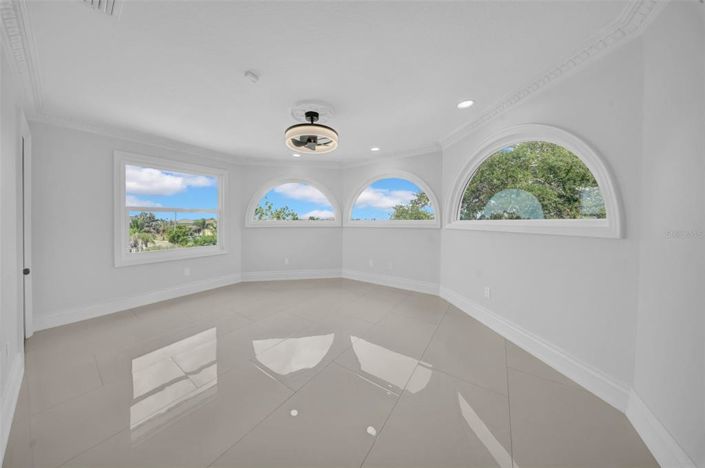 Image No.57-5 Bed Property for sale