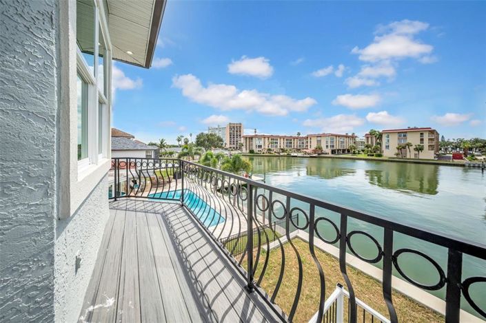 Image No.66-5 Bed Property for sale