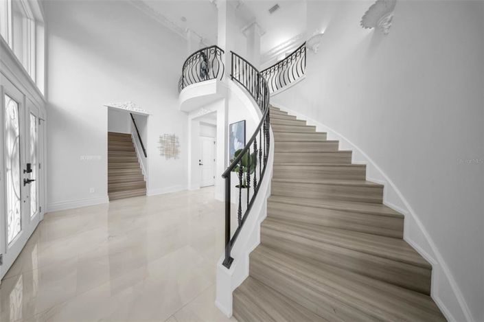 Image No.8-5 Bed Property for sale