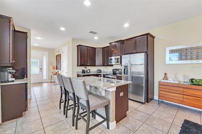 Image No.10-8 Bed Property for sale