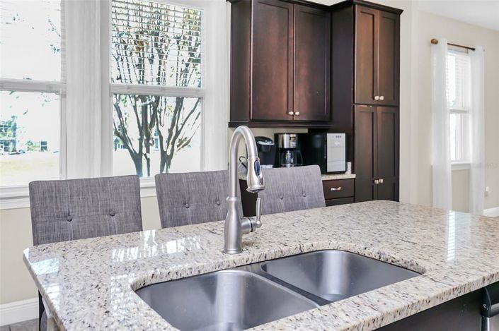 Image No.12-8 Bed Property for sale