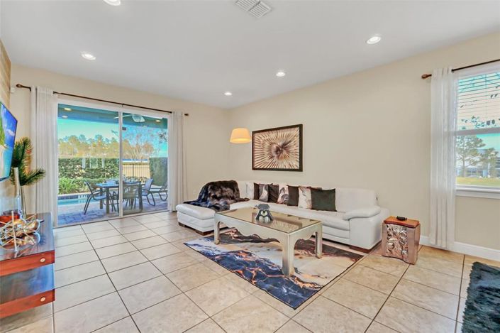 Image No.21-8 Bed Property for sale