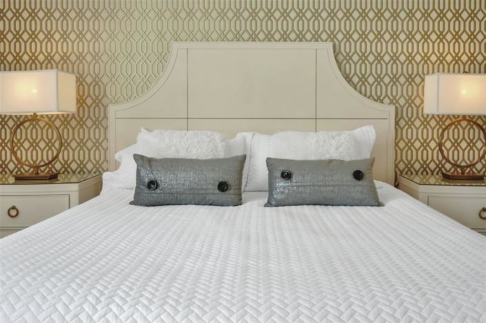 Image No.28-8 Bed Property for sale