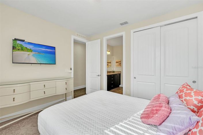 Image No.30-8 Bed Property for sale