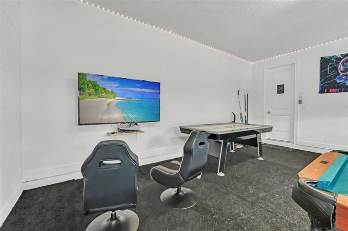 Image No.56-8 Bed Property for sale