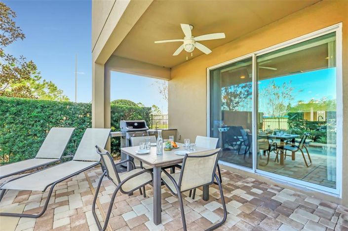 Image No.60-8 Bed Property for sale