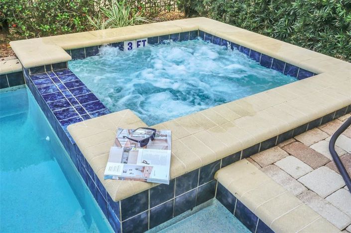 Image No.68-8 Bed Property for sale